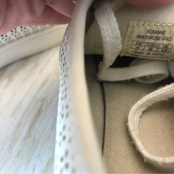 Michael Michael Kors rose gold and white Roxanne leather shoe. Size 4 preowned - Picture 14 of 16